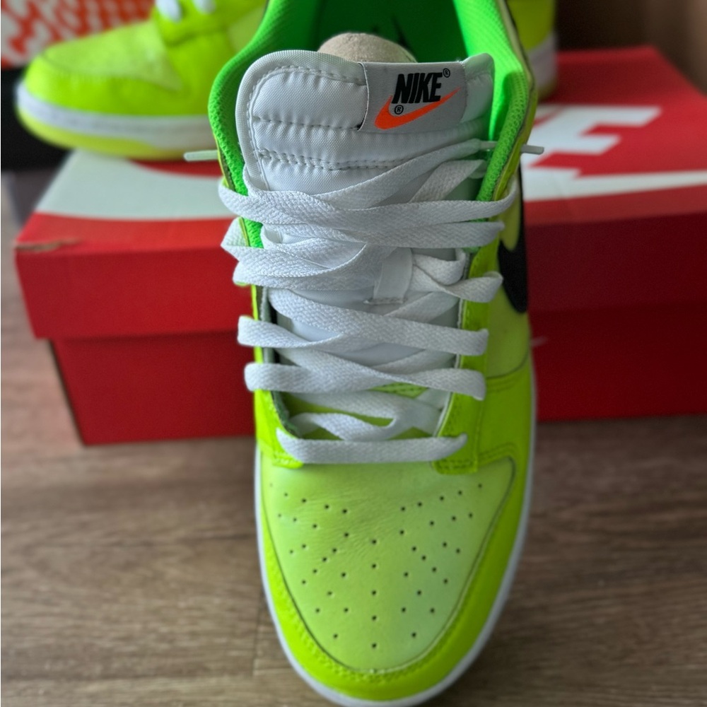 Nike Dunk Low SE Splash Glow in the Dark Green - Picture 2 of 7